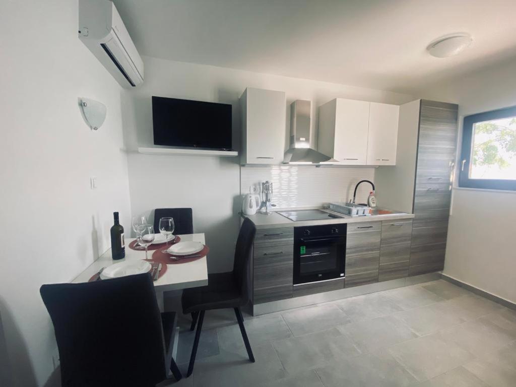 Apartmani Mila Starigrad Paklenica Buitenkant foto