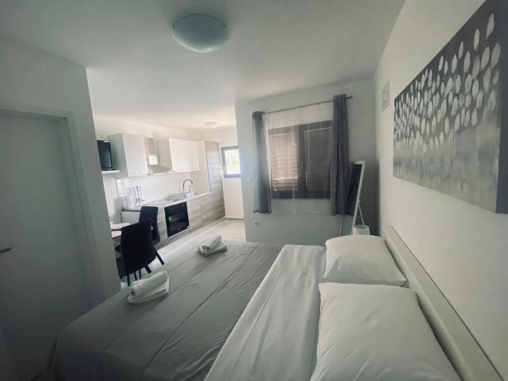 Apartmani Mila Starigrad Paklenica Buitenkant foto