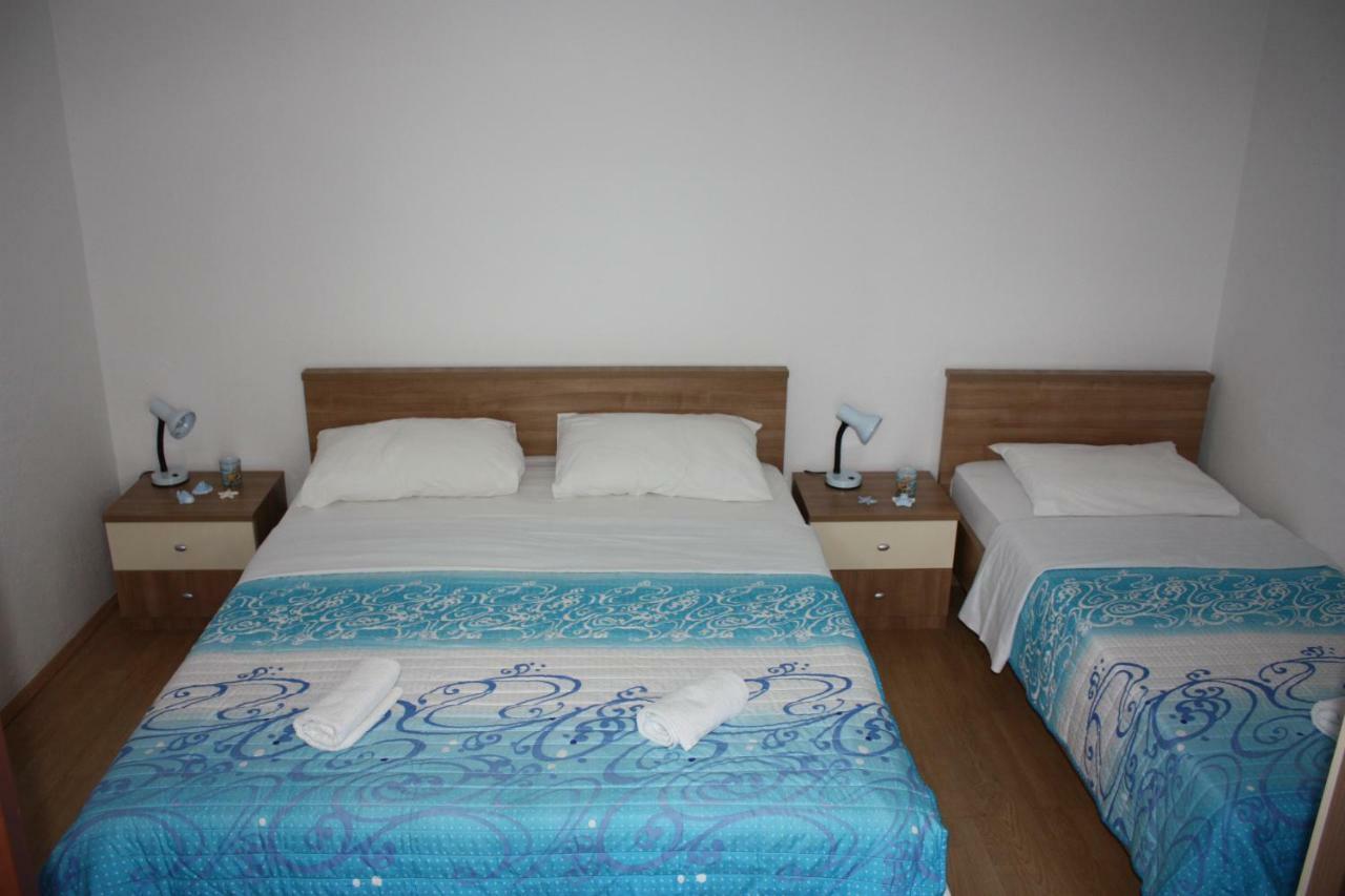 Apartmani Mila Starigrad Paklenica Buitenkant foto