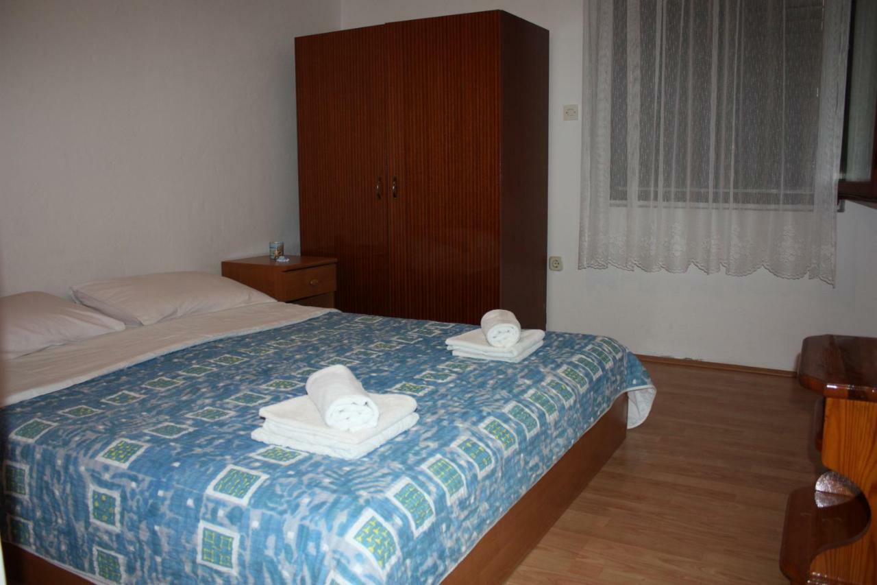 Apartmani Mila Starigrad Paklenica Buitenkant foto