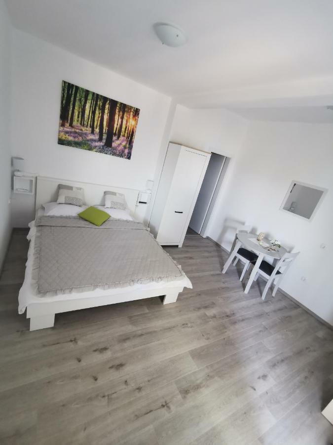 Apartmani Mila Starigrad Paklenica Buitenkant foto