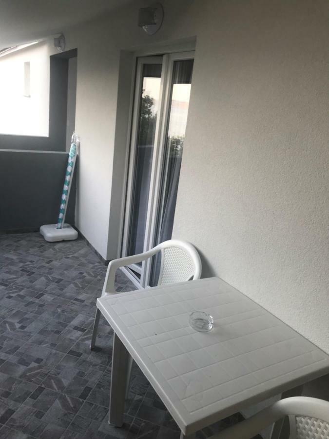Apartmani Mila Starigrad Paklenica Buitenkant foto