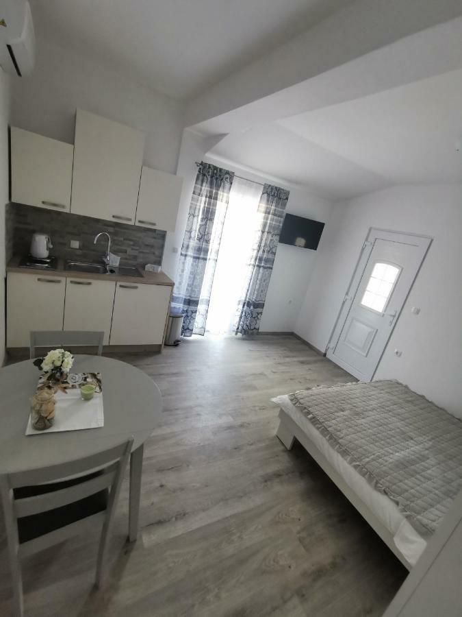 Apartmani Mila Starigrad Paklenica Buitenkant foto